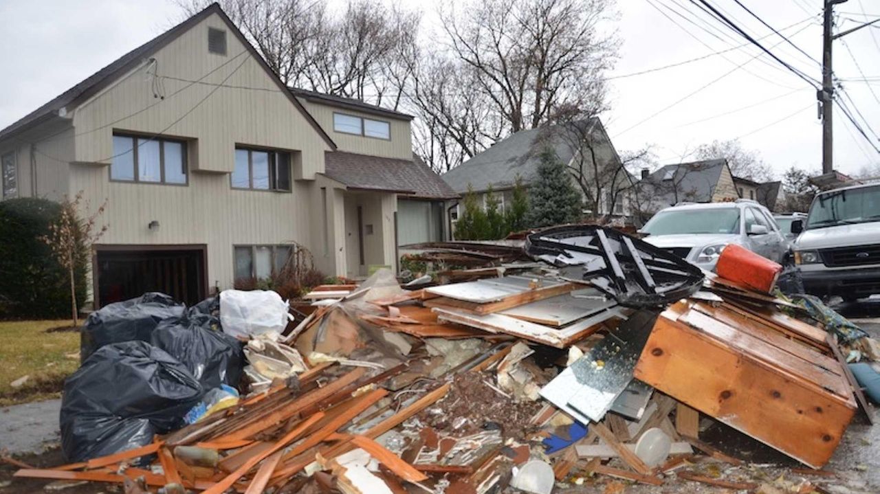 Parking permits to be enforced at Oceanside LIRR station Newsday