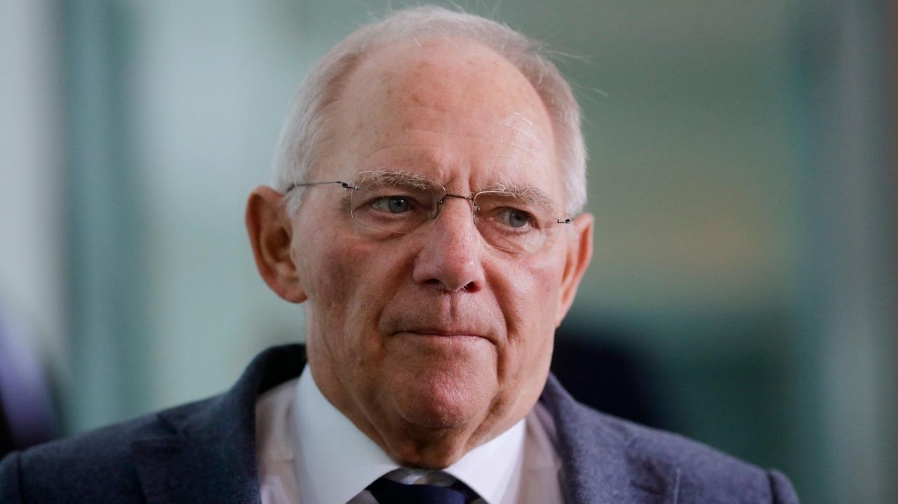 Wolfgang Schäuble, ehemaliger deutscher Staatsmann und Finanzminister während der europäischen Schuldenkrise, ist im Alter von 81 Jahren gestorben