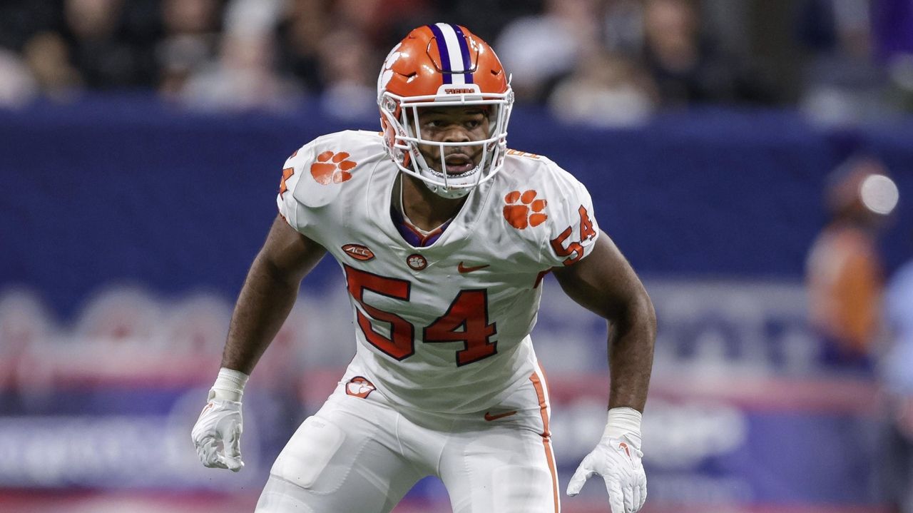 No. 9 Clemson hopes changes at quarterback, coordinator lead the