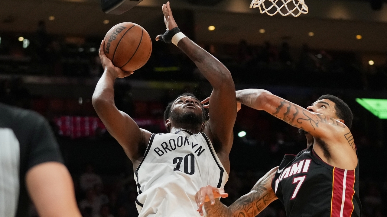 Nets backup center Day'Ron Sharpe to have season-ending surgery for torn ligament in his thumb