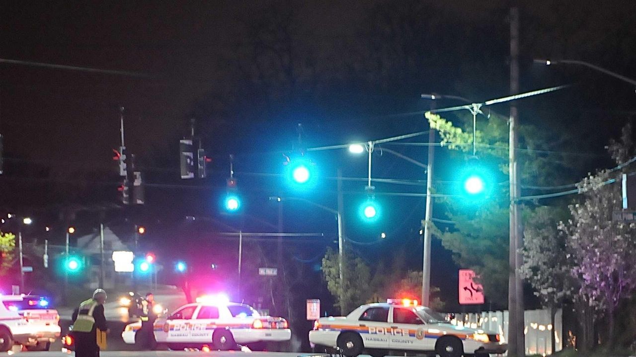 Crash closes Hempstead Turnpike in Farmingdale Newsday