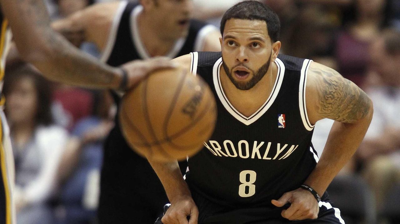 The Utah Jazz should retire Deron Williams' No. 8 jersey