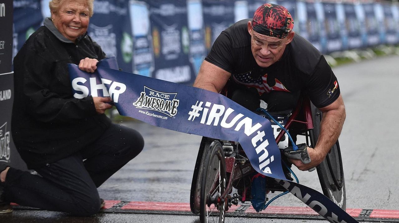 Wheelchair athlete Peter Hawkins remains Long Island Marathon