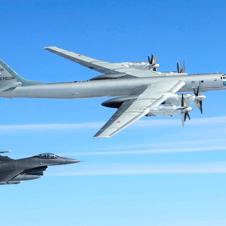 A Russian long-range bomber crashes during training, killing 6 crew ...