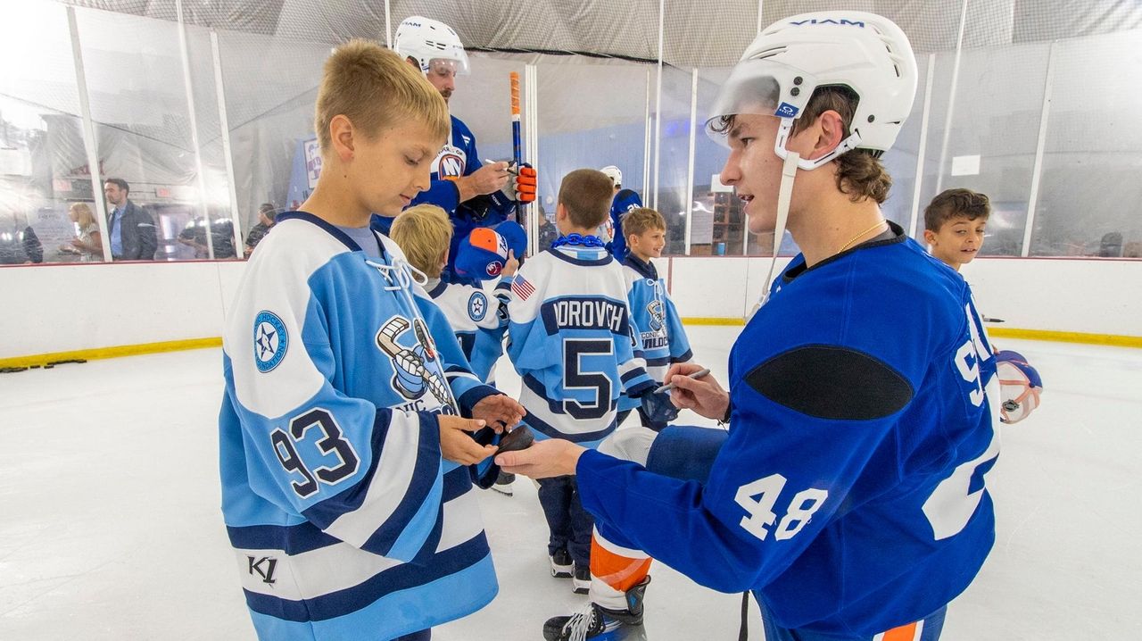 Ed Westfall knows what Islanders' Matthew Schaefer faces
