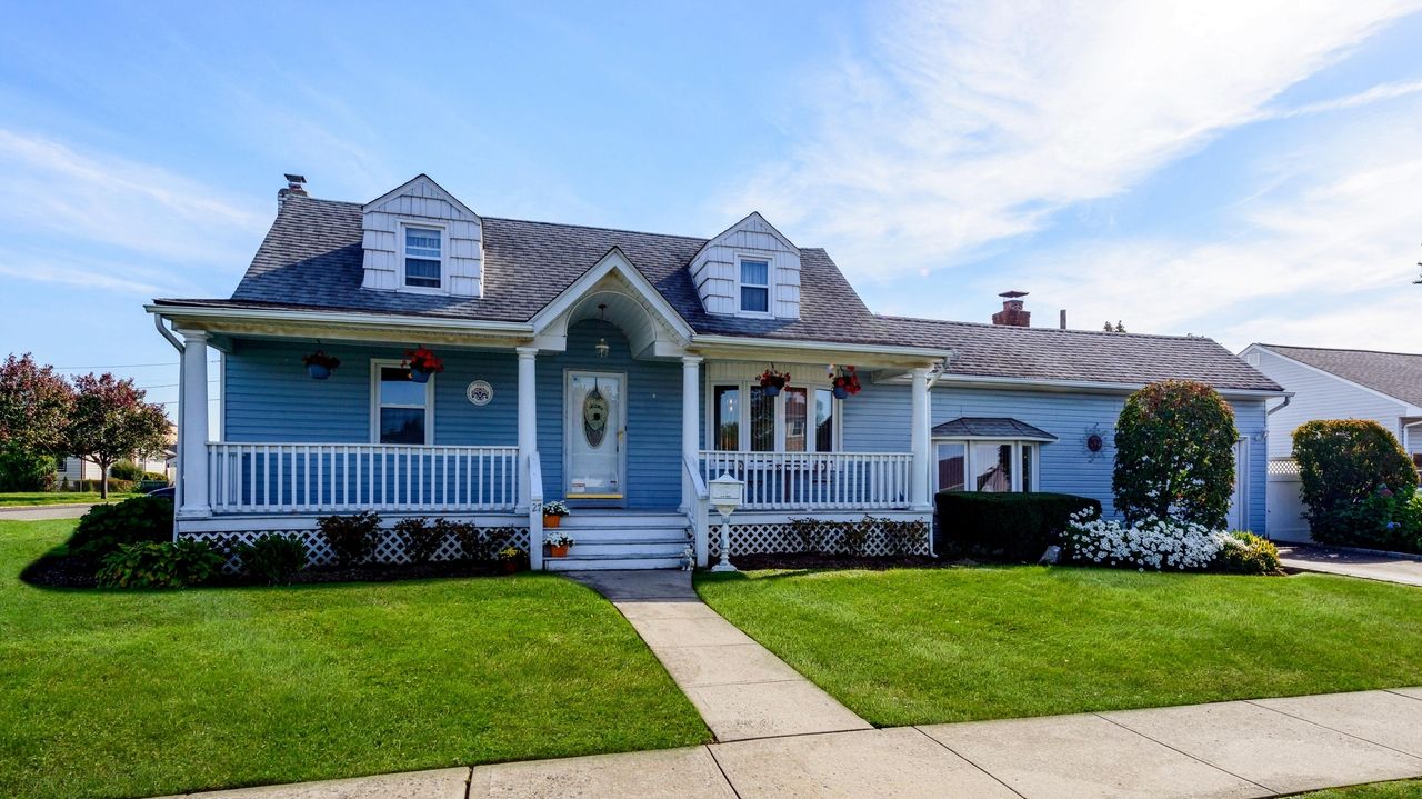 Long Island home sales plummet as mortgage rates hit recent peak in November Newsday