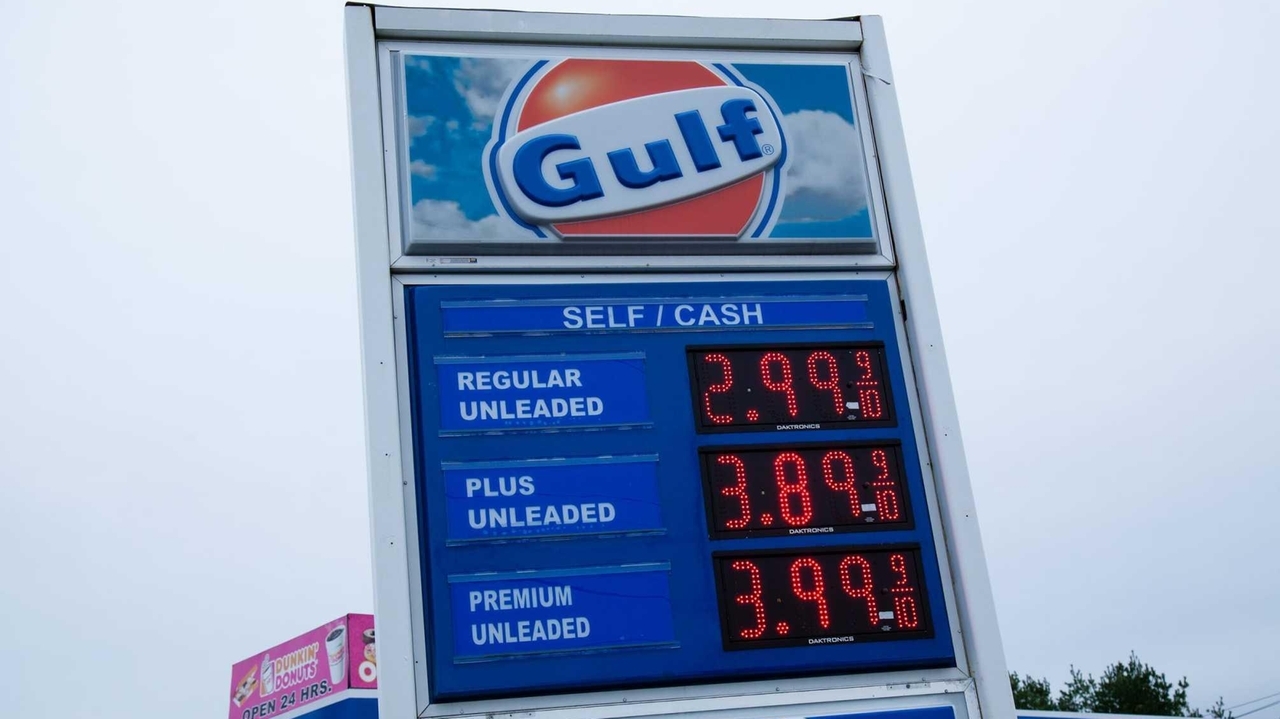 Gas at a few LI stations drops below $3 a gallon - Newsday
