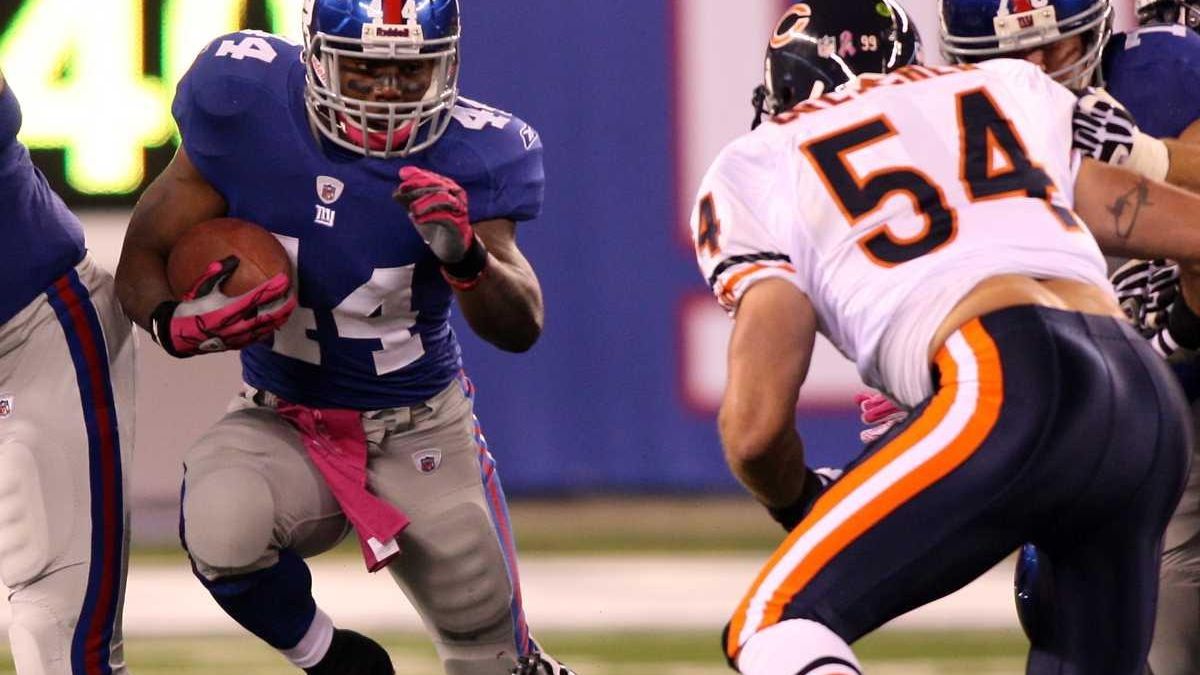 New York Giants running back Ahmad Bradshaw (44) brakes a big run during  second half NFL action in the New York Giants' 17-3 victory over the  Chicago Bears at New Meadowlands Stadium