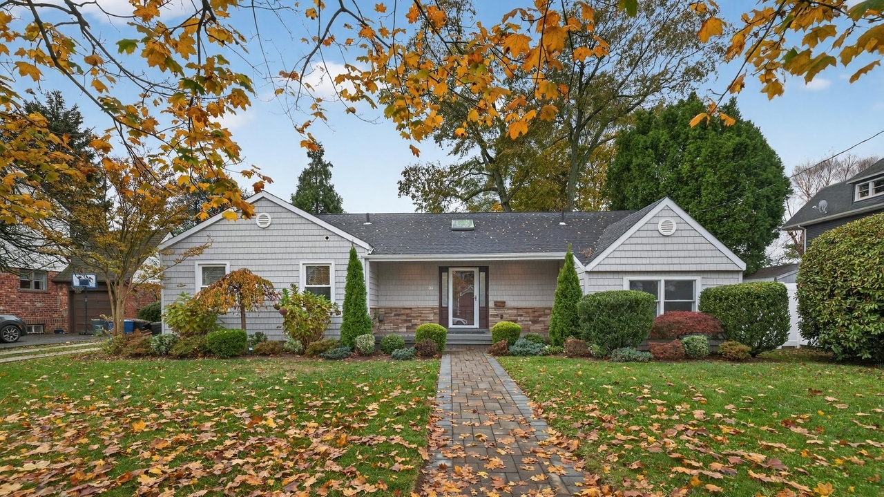 Merrick ranch hits market for $850,000 - Newsday