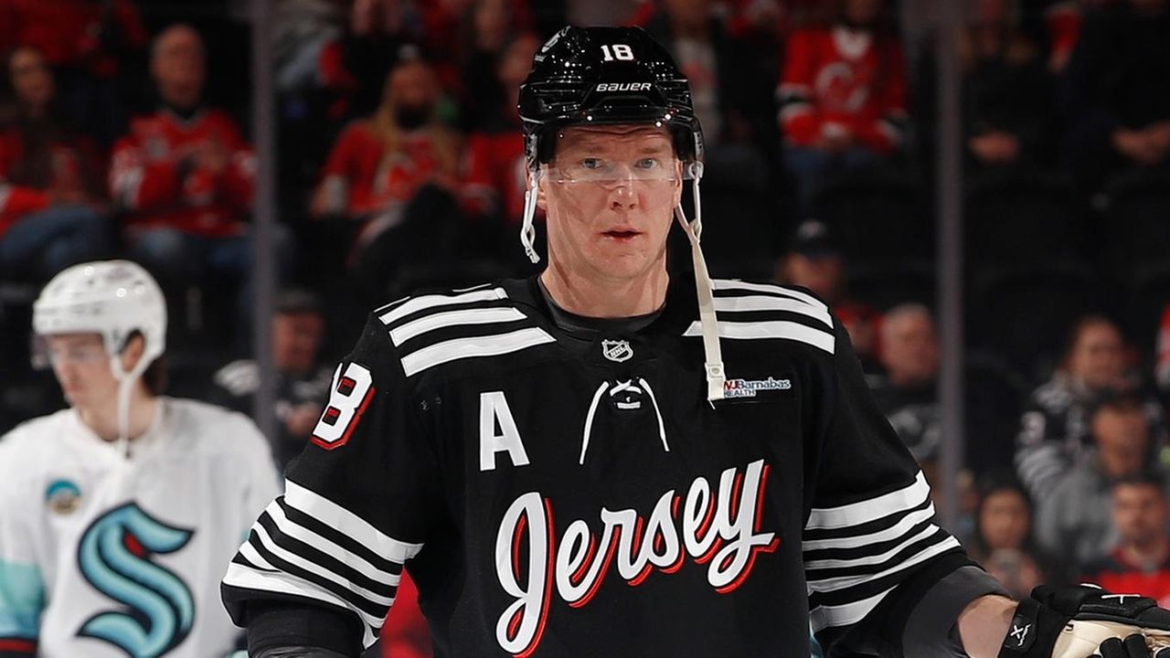 Isles acquire Ondrej Palat and picks from Devils, trade Max Tsyplakov