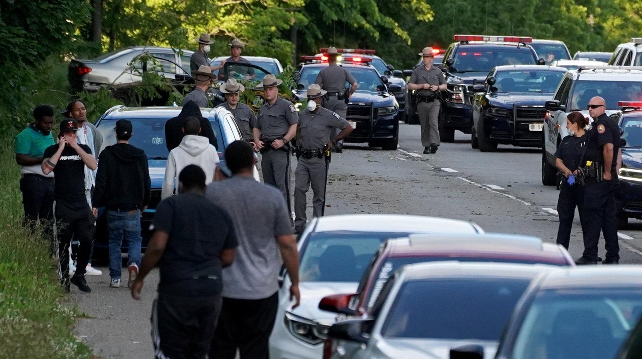 Man killed in crash on Southern State Parkway in Franklin Square, State ...