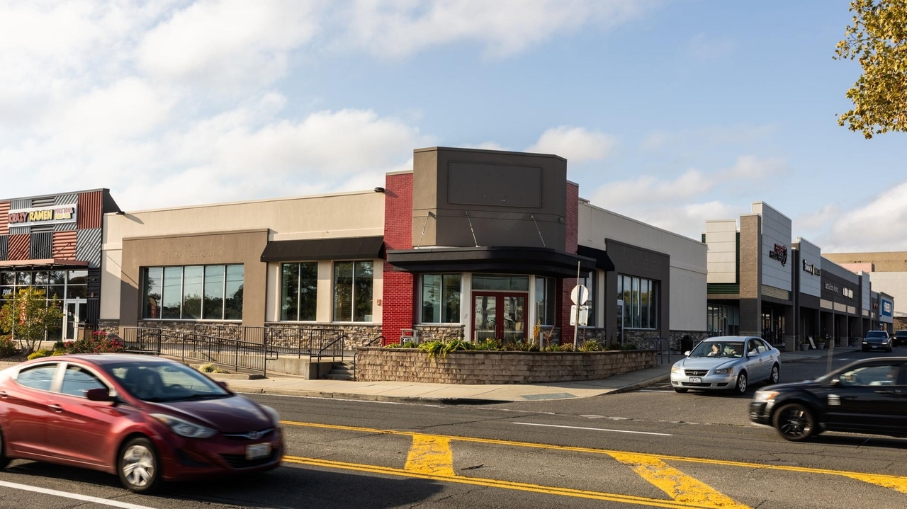 IHOP zieht in West Babylon in Räumlichkeiten, die zuvor von Red Robin und ...