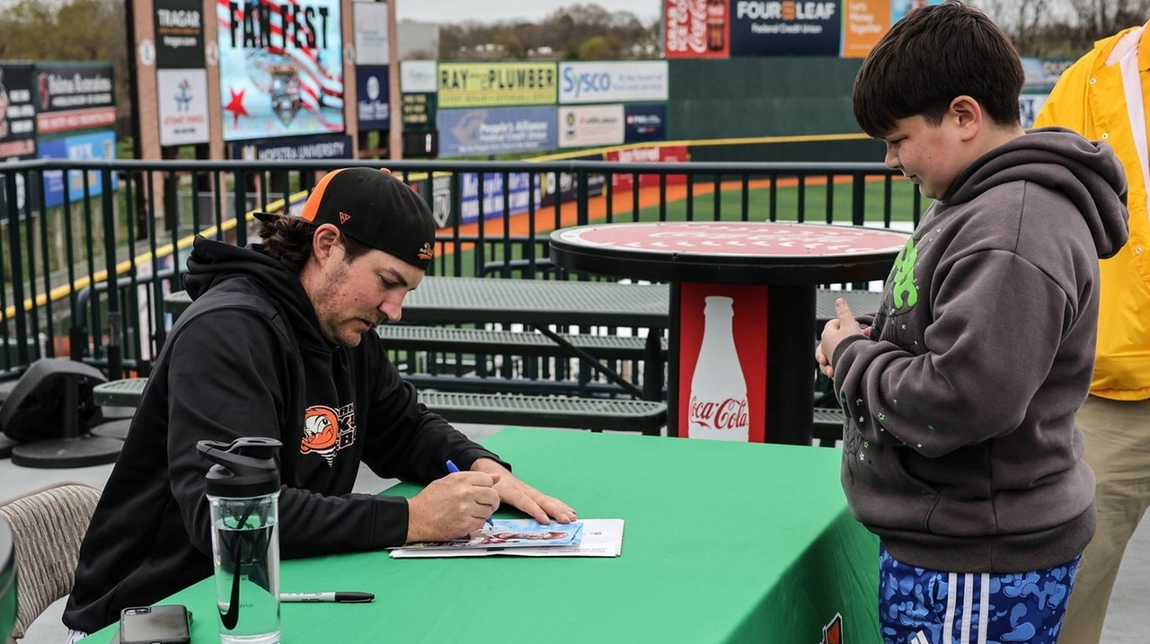 Bauer introduces himself to Long Island during Ducks' fan fest day/media day