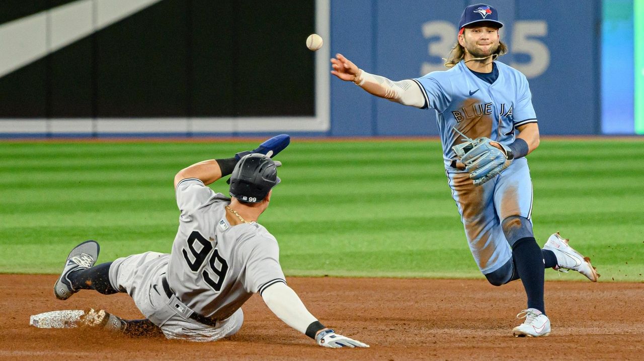 Yankees' streak stopped in Toronto with 2-1 loss to Jays