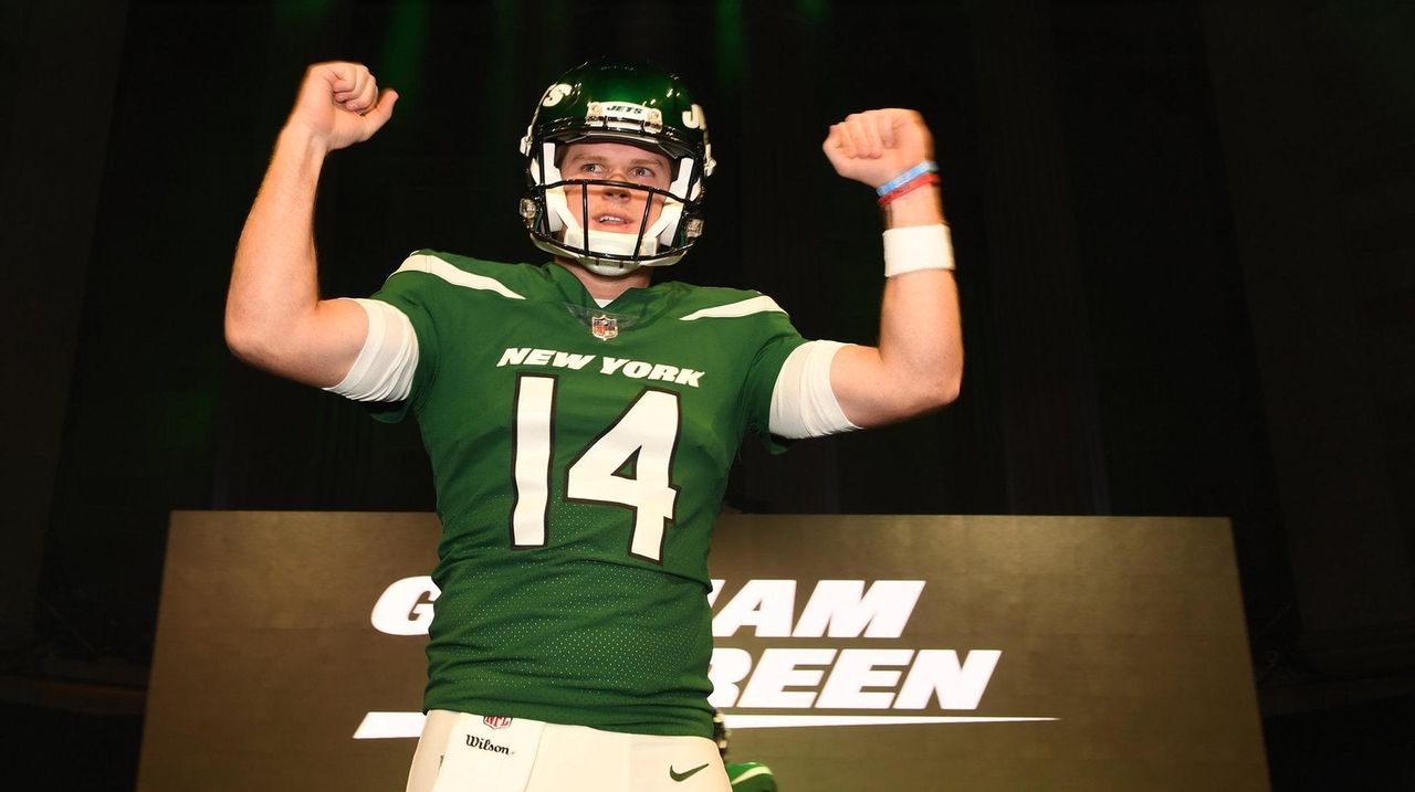 Jets unveil three new uniforms, updated logo - Newsday