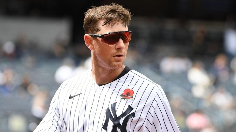 DJ LeMahieu looks healthy in spring training debut for Yankees - Newsday