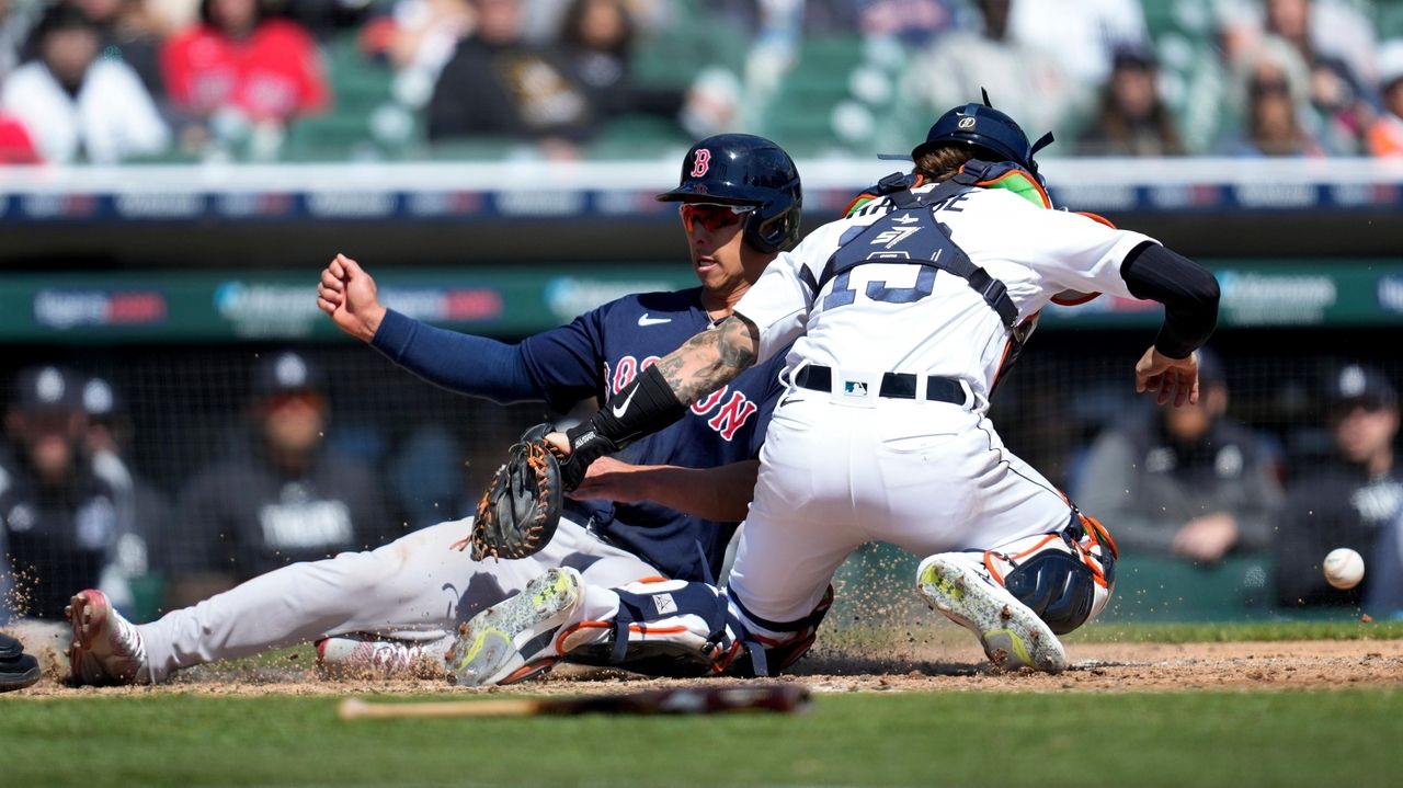 Red Sox top Tigers behind Casas, Crawford for 3-game sweep - Newsday