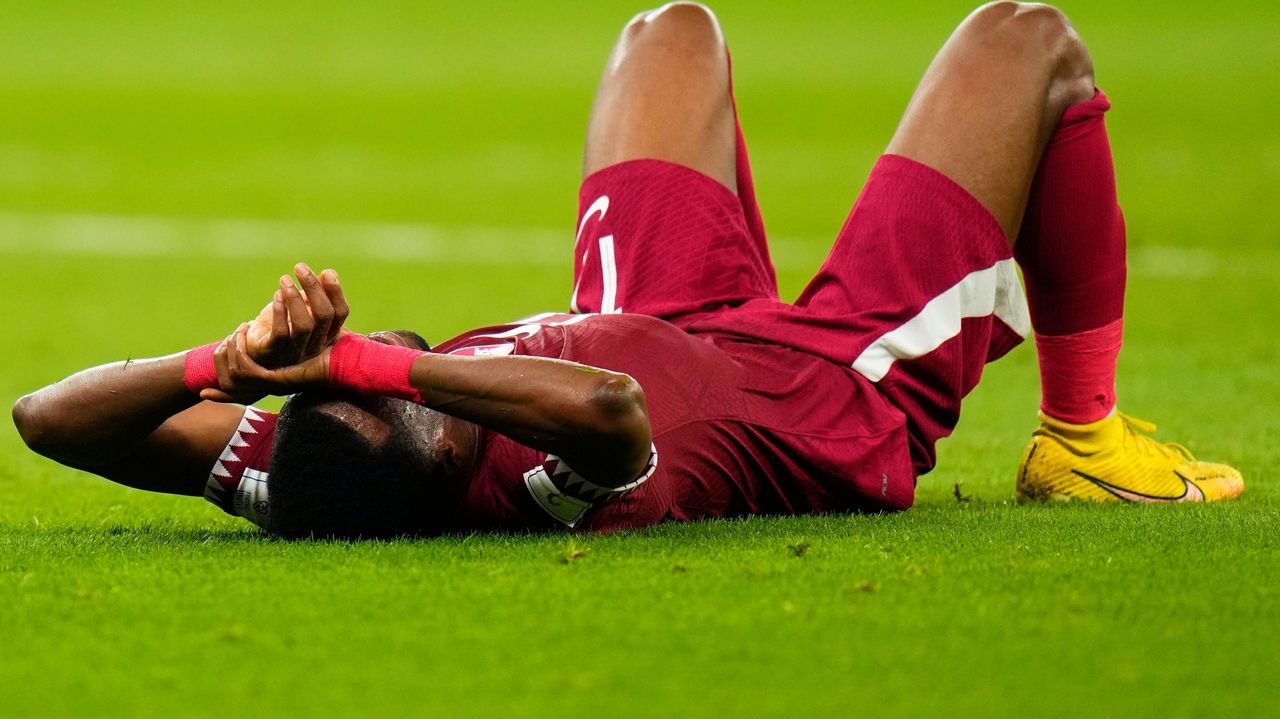 Qatar loses 3-1 to Senegal, host nearing World Cup exit - The Week