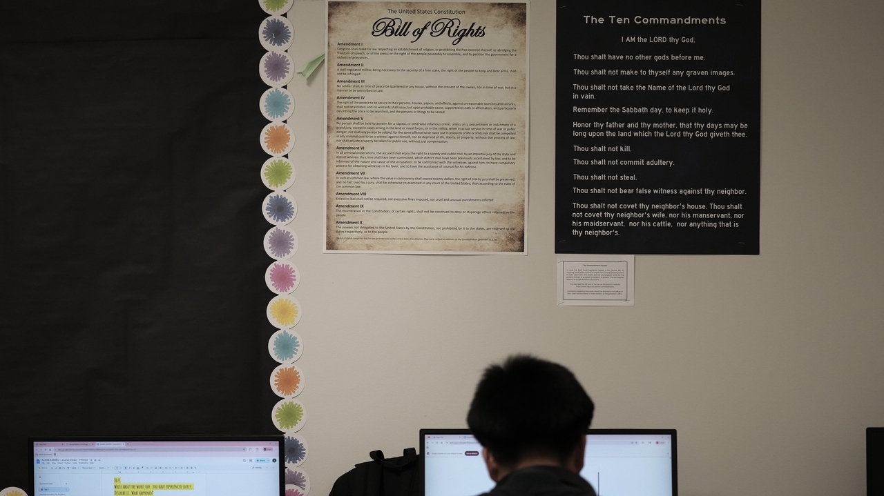 Texas can require public schools to display Ten Commandments in ...