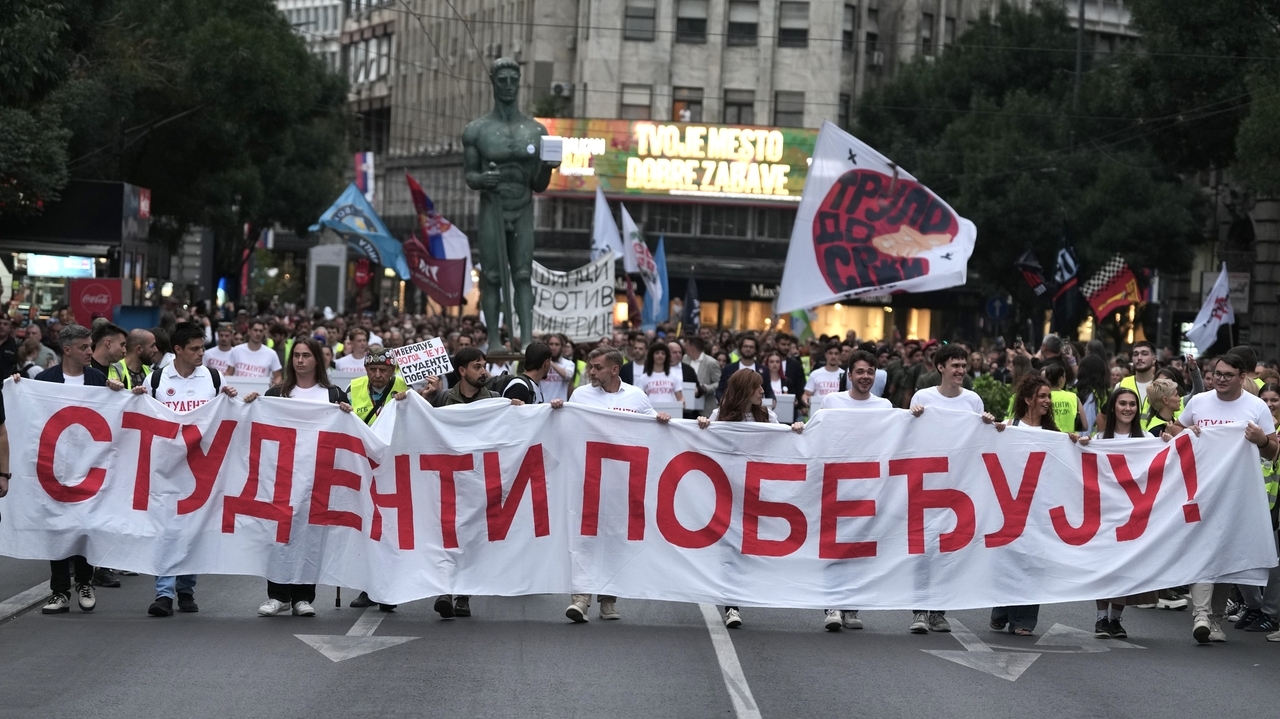 Serbia's protesting youth formally join race challenging Vucic before ...