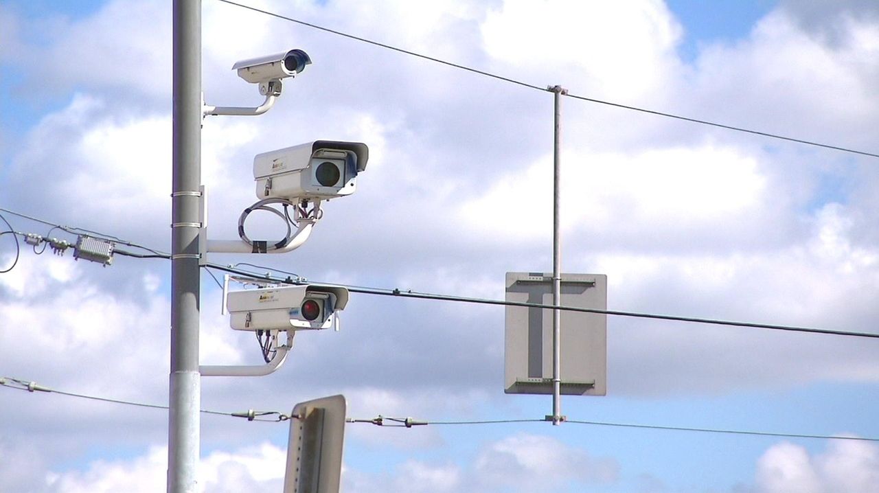 Redlight cameras spark clash at Suffolk hearing Newsday