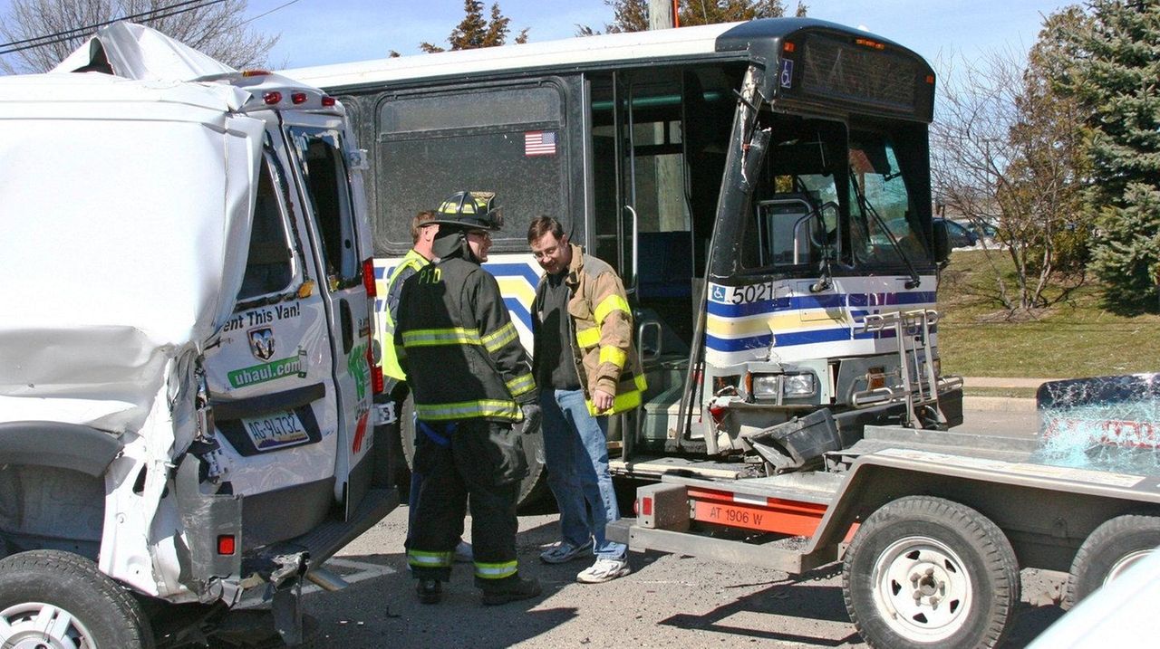 3 hurt in Suffolk County Transit bus crash in Patchogue, police say