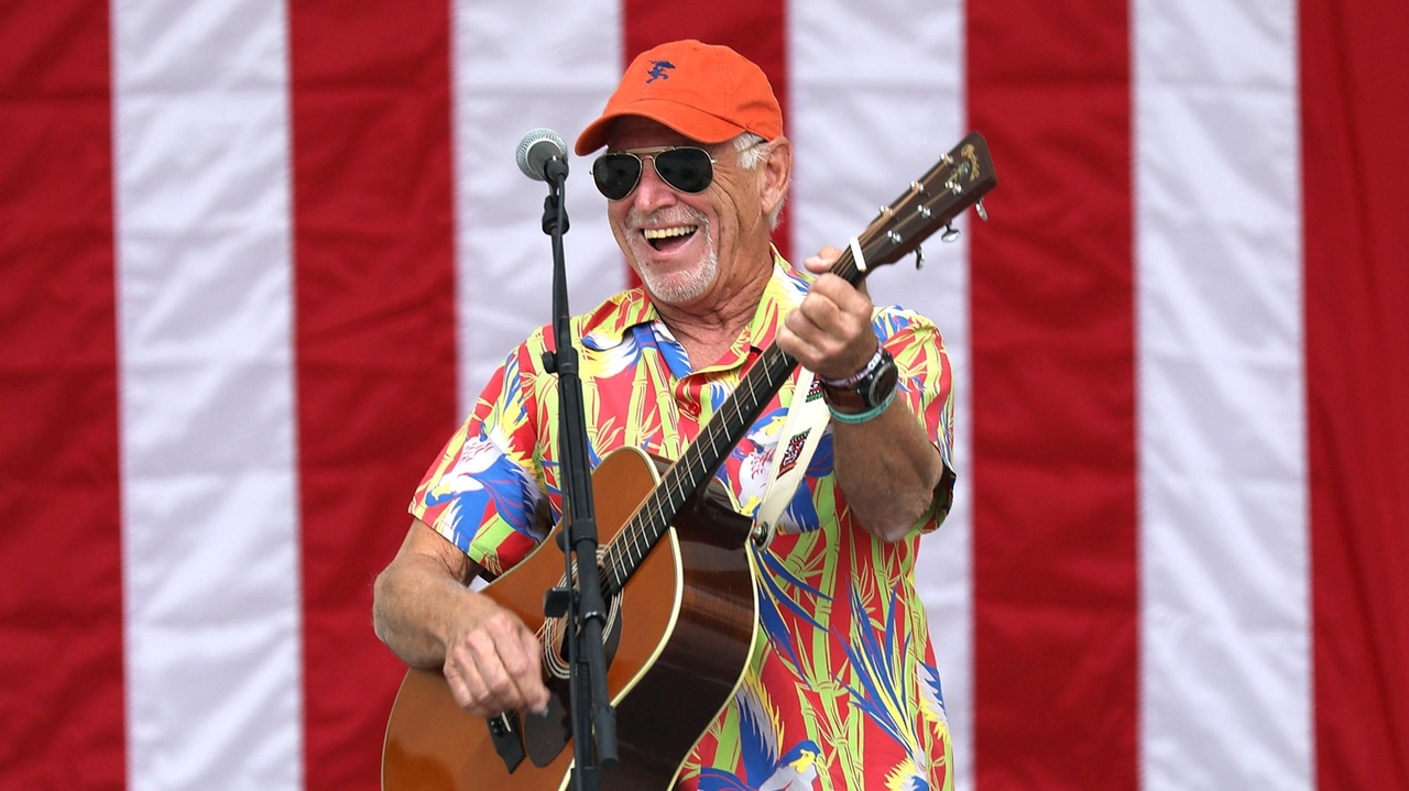 After health issues, Jimmy Buffett makes surprise appearance at Rhode Island concert - Vimarsana News