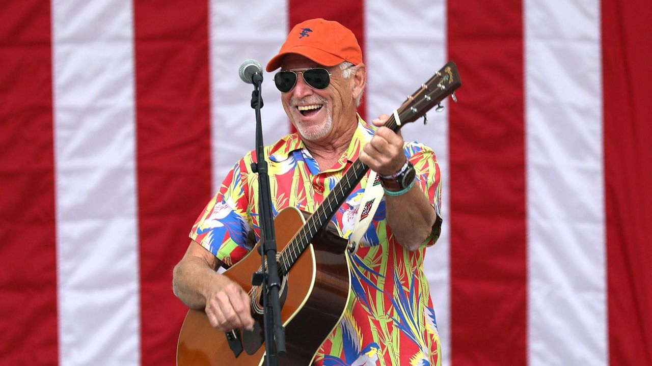 After health issues, Jimmy Buffett makes surprise appearance at Rhode Island concert