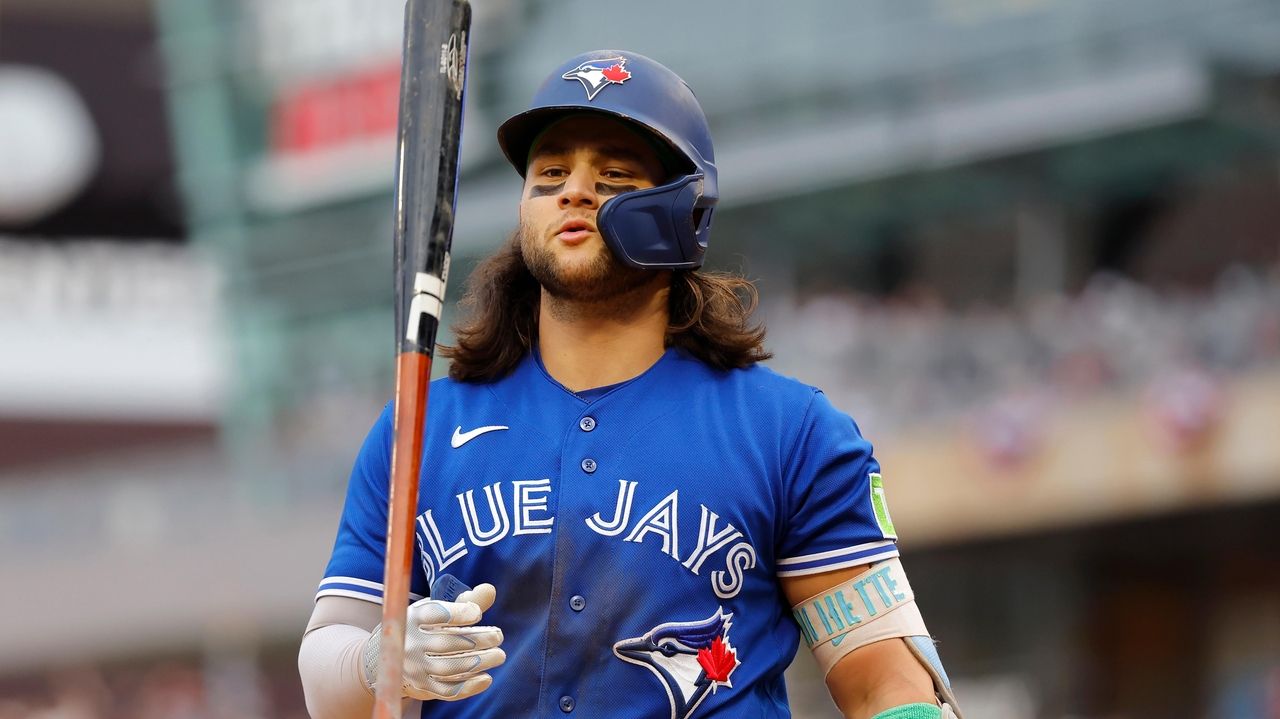 Bo Bichette displays multiple tools in win