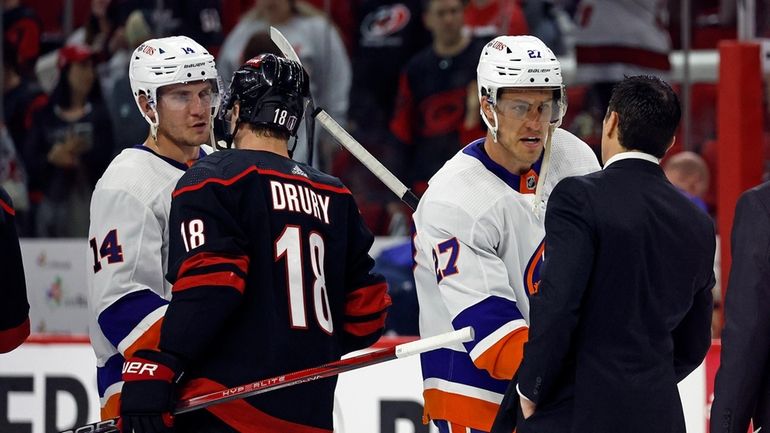 New York Islanders' Anders Lee (27) speaks with Carolina Hurricanes...