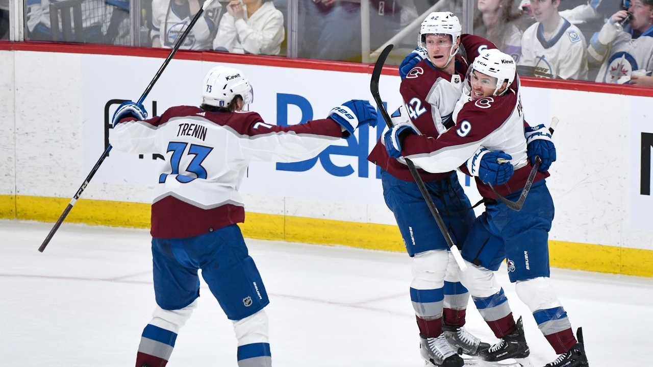 Avalanche score 4 in 2nd period, beat Jets 5-2 and even first-round