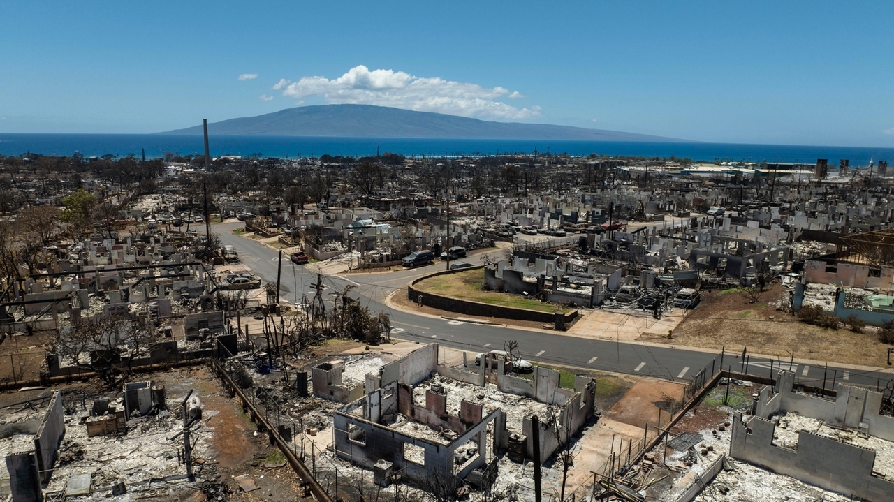 Hawaiian Electric shares plunge after utility is sued over devastating Maui fires - Vimarsana News