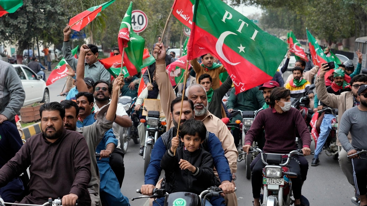 Pakistani authorities bar visitors for imprisoned ex-PM Khan for 2 ...