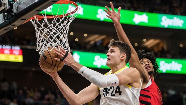 Utah Jazz center Walker Kessler (24) lays the ball up...