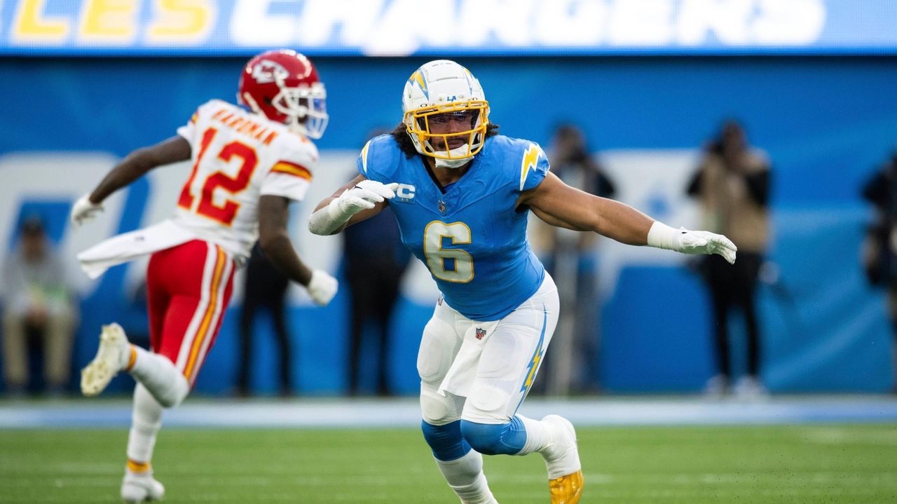 Chargers release linebacker Eric Kendricks, clearing 6.5 million in