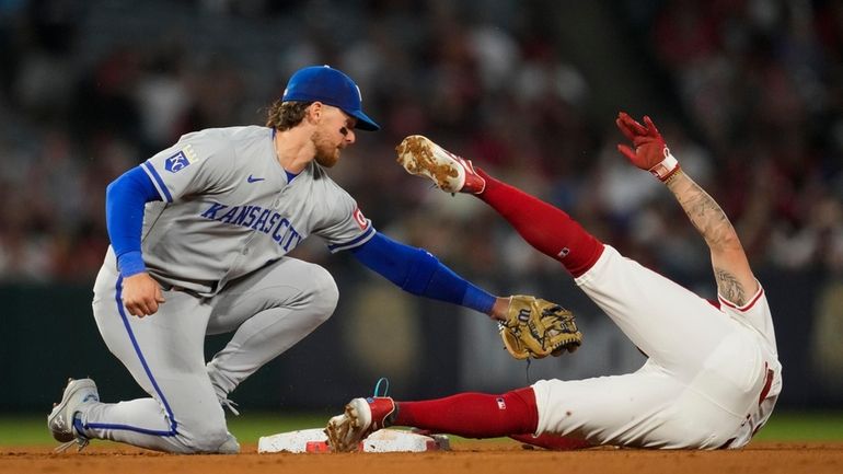 Los Angeles Angels' Zach Neto (9) steals second ahead of...