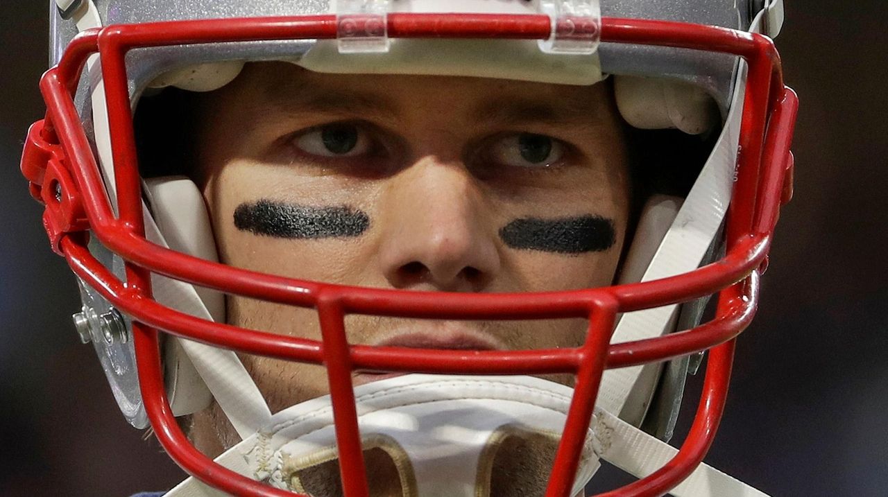 Tom Brady's helmet model among those banned for 2018 - Sports Illustrated