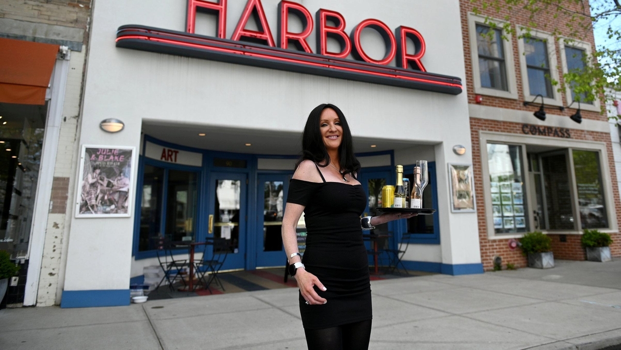 You can have a drink, see a flick at these Long Island theaters - Vimarsana News