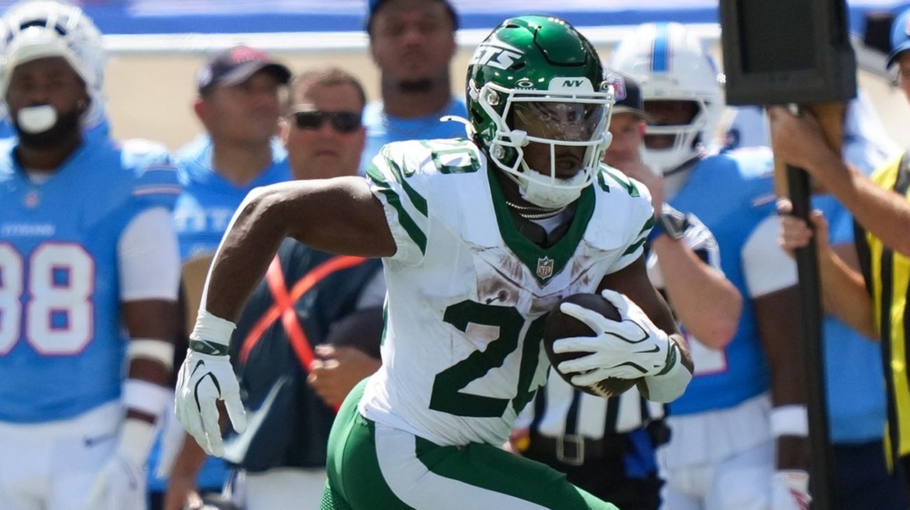 Jets defeat Titans as Breece Hall carries for 102 yards, TD