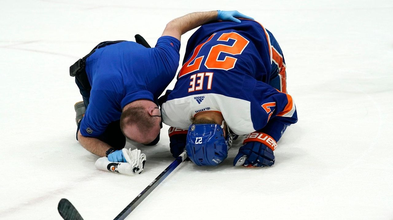 Islanders Captain Anders Lee Out Indefinitely With Lower Body Injury Newsday