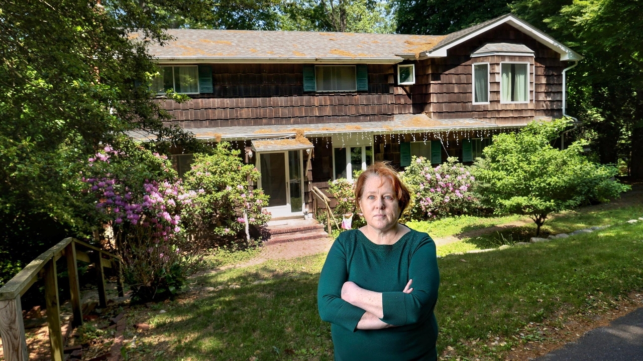 Suffolk turns to A.I. to collect hotel-motel taxes from Airbnbs - Vimarsana News
