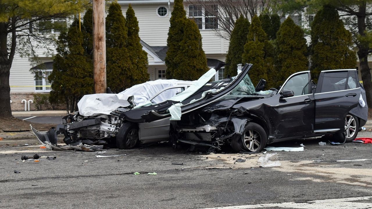 West Babylon crash 2 killed in headon collision Newsday