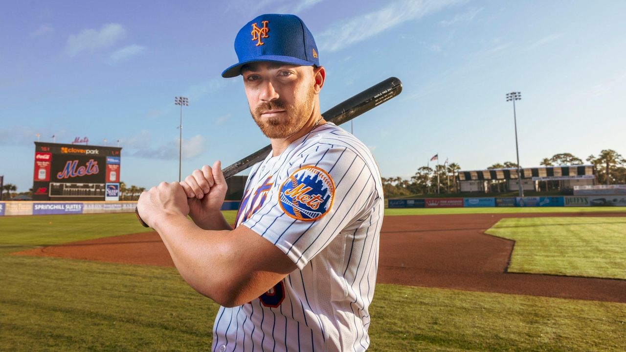 This is a 2023 photo of Danny Mendick of the New York Mets