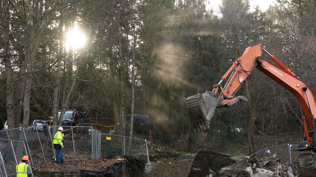 House where 4 University of Idaho students were killed is demolished - Vimarsana News