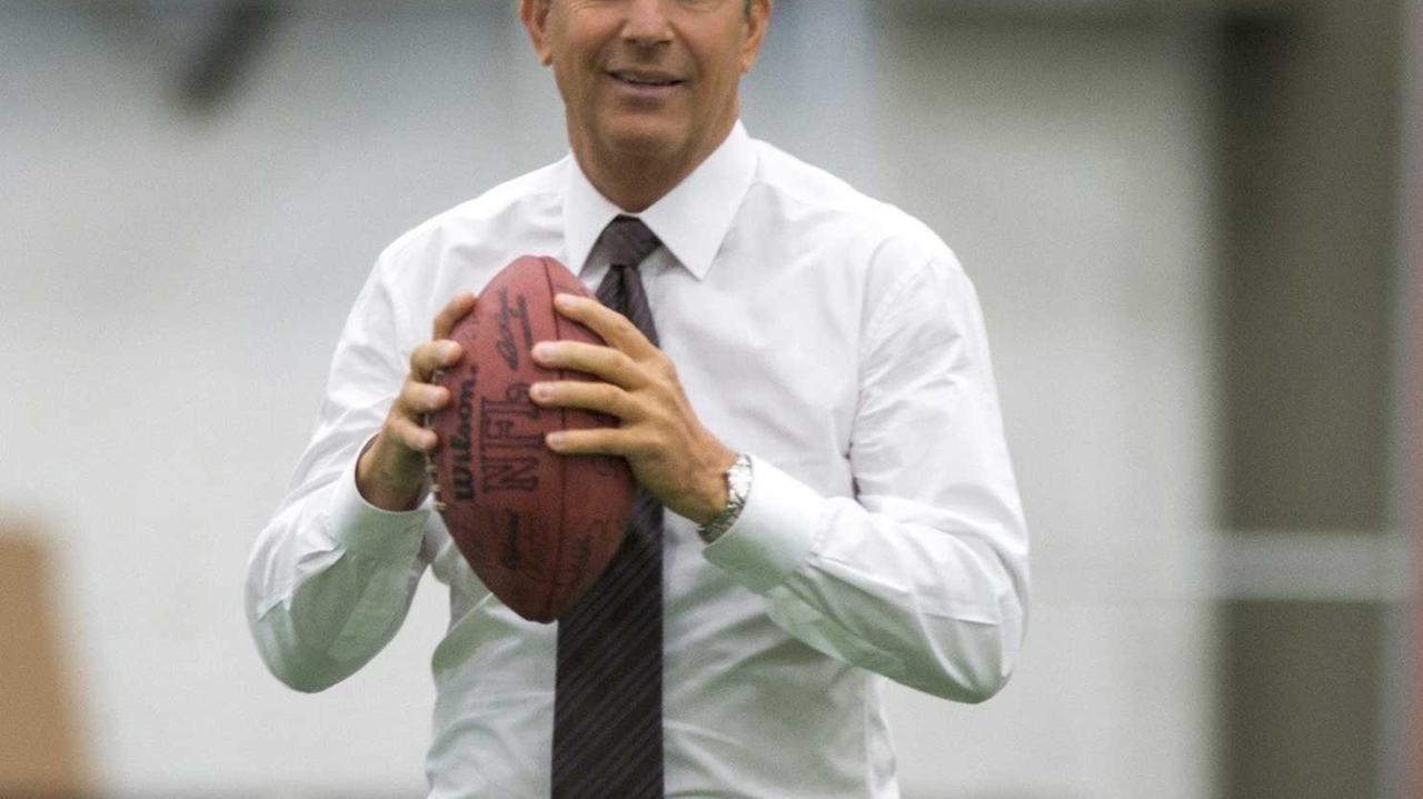 'Draft Day' review Football dramedy manages to score Newsday