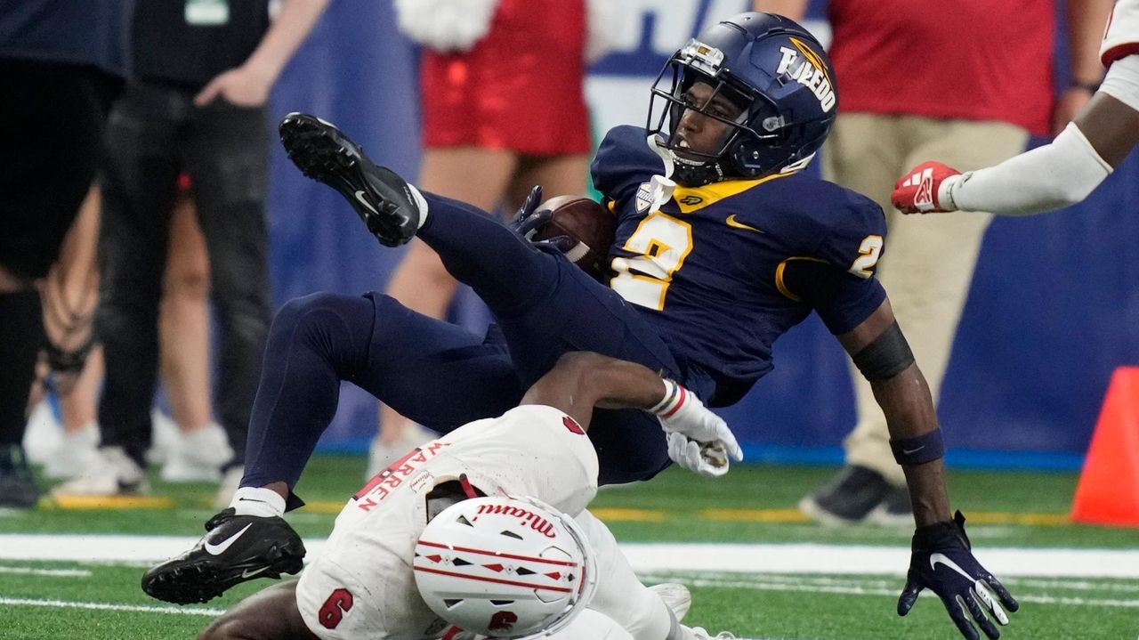 Wyoming and Toledo head west for Arizona Bowl clash