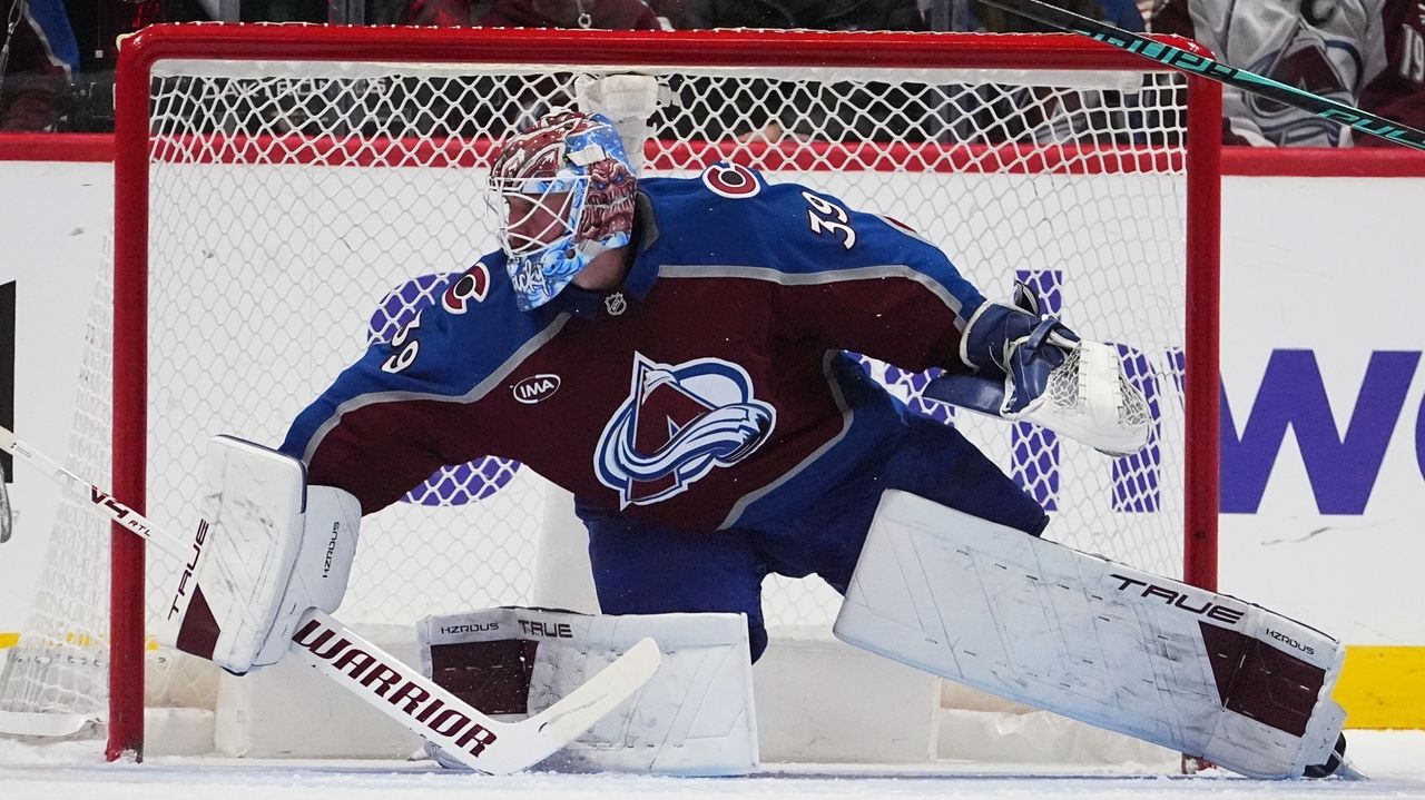Avalanche win 10th straight, shut out Sharks 6