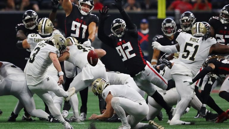 New Orleans Saints kicker Wil Lutz (3) makes a winning...