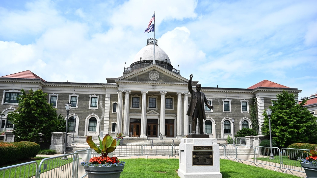 https://cdn.newsday.com/ace/c:Y2Q3MGU2ZjQtNGI3Yi00:YzkzZTNhMjQtZDllMi00/landscape/1280