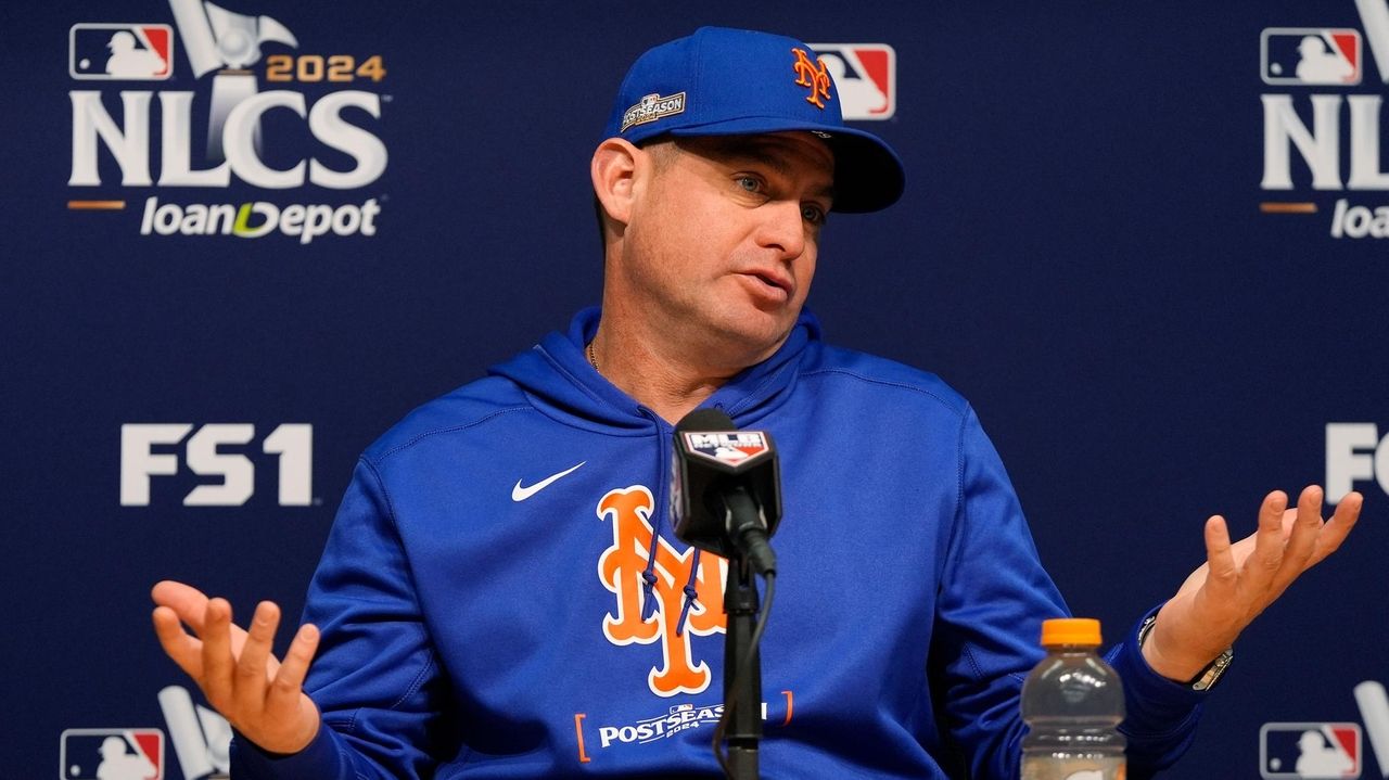 Which streets will be closed in Des Moines for the 2024 IMT Marathon on